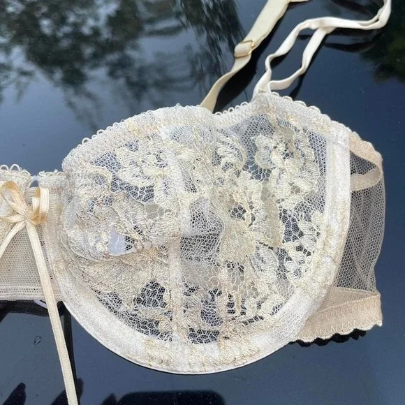 Vintage Luxury‎ Designer I.D. Sarrieri Lace bra super luxe + dreamy details 💕